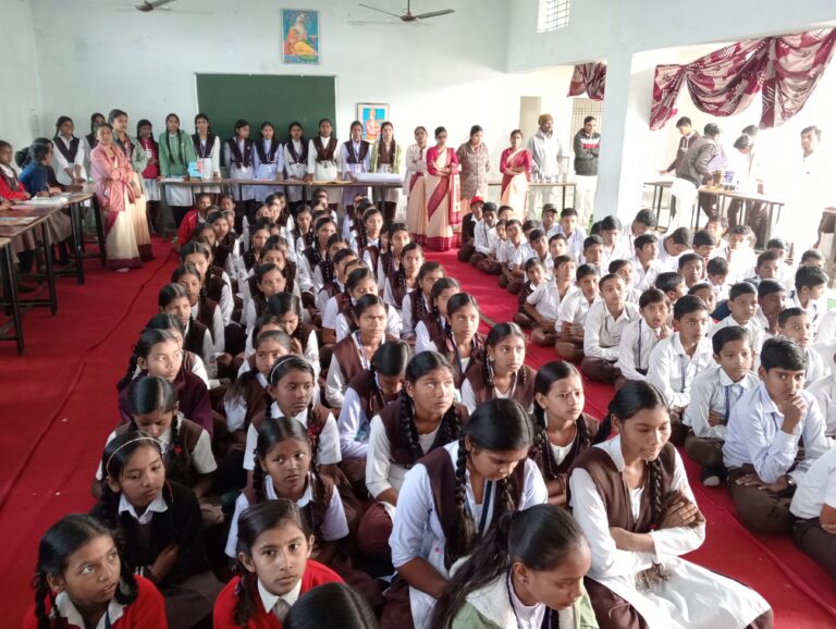 राष्ट्रीय गणित दिवस: बैतलपुर सरस्वती शिशु मंदिर में रामानुजन को किया नमन, छात्रों ने दिखाई गणितीय प्रतिभा