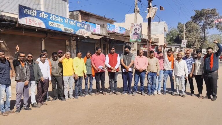 कांकेर हिंसा के विरोध में सरगांव बंद सफल: सर्व समाज का ऐतिहासिक प्रदर्शन, सरकार से कड़ी कार्रवाई की मांग