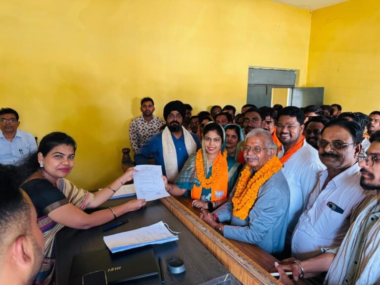 विधायक कौशिक की रही उपस्थिति-पूजा कमल कौशिक ने किया नामांकन दाखिल
