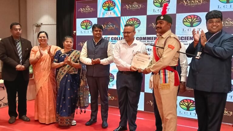 एलसीआईटी कॉलेज में सजा ‘वेनिस कार्निवल’, आईजी रामगोपाल गर्ग ने विद्यार्थियों को दिए सफलता के मंत्र