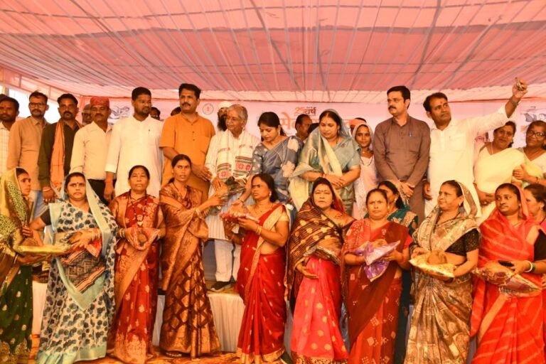 “अंतिम छोर पर बैठे पात्र व्यक्ति तक पहुंचे जनकल्याणकारी योजनाओं का लाभ” : विधायक कौशिक